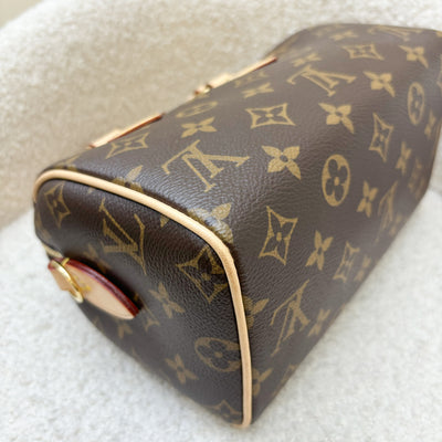 LV Speedy Bandouliere 20 in Monogram Canvas and Adjustable Beige Patterned Strap