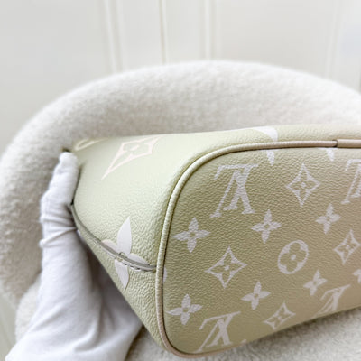 Louis Vuitton LV Marshmallow Bag in Cream Ombre Coated Canvas and GHW