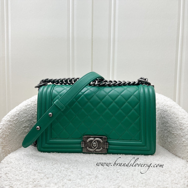 Chanel Medium 25cm Boy Flap in Green Lambskin and RGHW