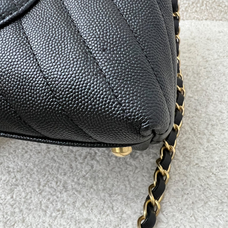 Chanel Medium 29cm Coco Handle Flap with Burgundy Lizard-Embossed Calfskin Handle in Chevron Quilted Black Caviar and GHW