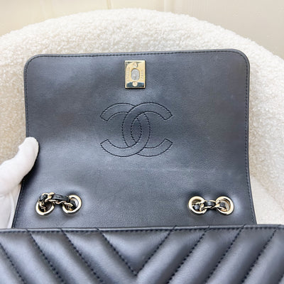 Chanel Small Statement Chevron Flap Bag in Black Lambskin LGHW