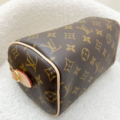 LV Speedy Bandouliere 20 in Monogram Canvas and Beige Patterned Strap