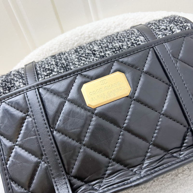 Chanel 21B Messenger Flap Bag in Black and White Tweed, Calfskin and AGHW