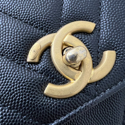 Chanel Medium 29cm Coco Handle Flap with Burgundy Lizard-Embossed Calfskin Handle in Chevron Quilted Black Caviar and GHW