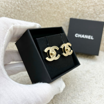 Chanel 18C CC Double Changeable Classic Logo Earrings in LGHW and Rainbow HW