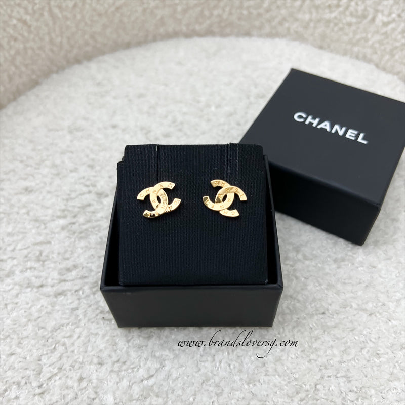 Chanel Paris Button CC Logo Earrings in Gold Tone HW