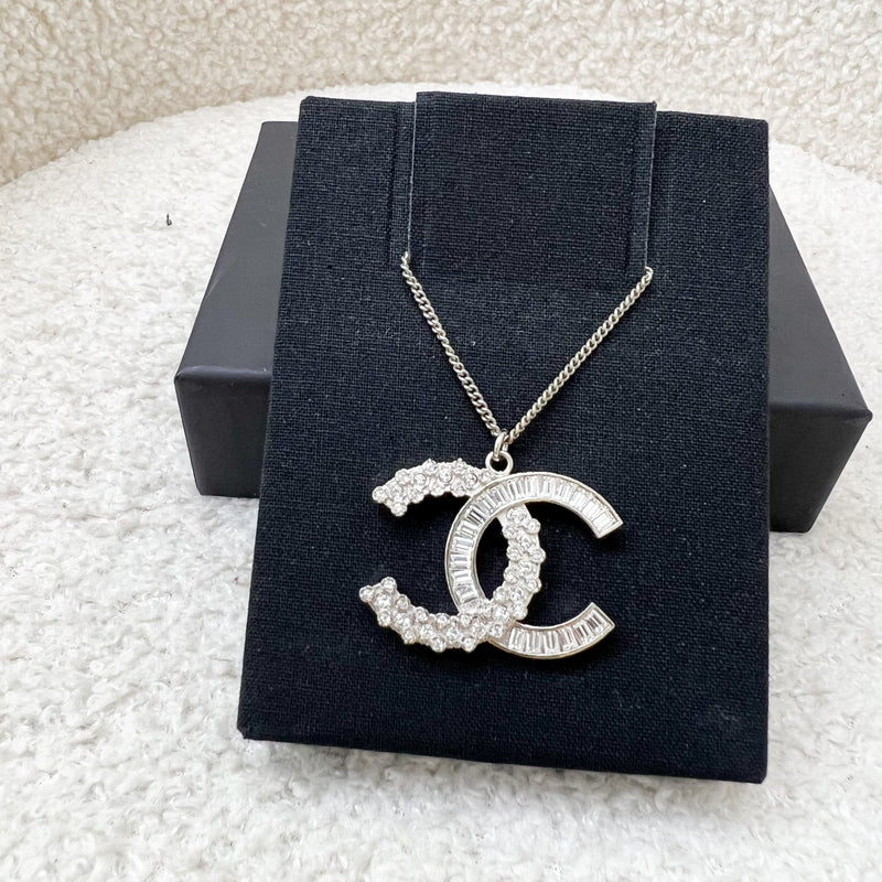 Chanel 18P Large CC Crystal Logo Necklace in SHW