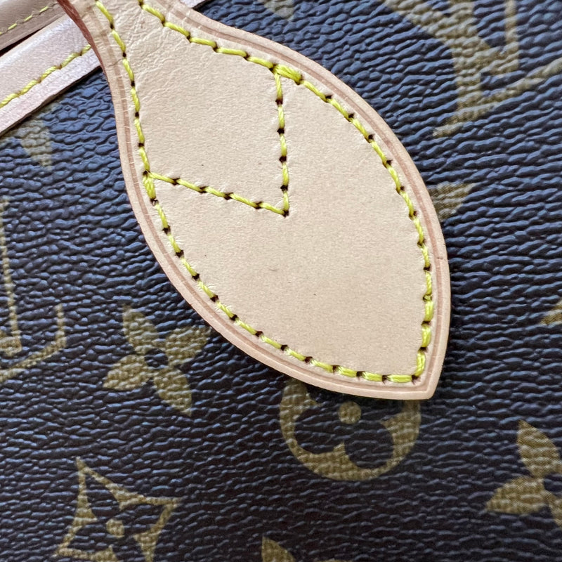Louis Vuitton LV Neverfull MM in Monogram Canvas, Rouge Pivoine Interior and GHW