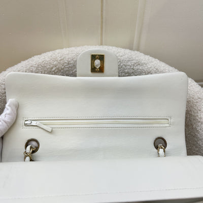 Chanel Vintage Medium Classic Flap CF in White Lambskin and 24K Plated GHW