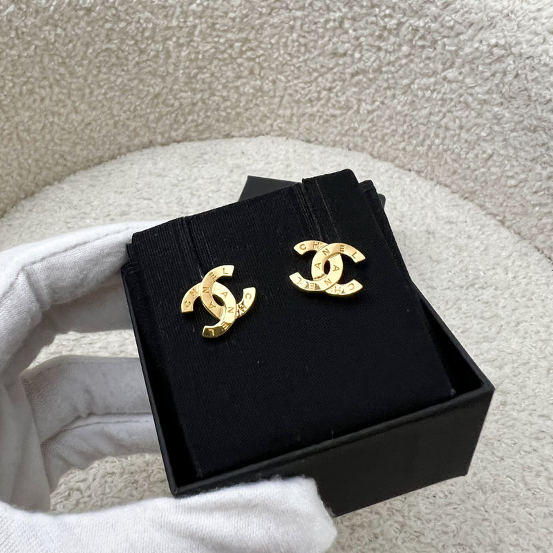 Chanel Paris Button CC Logo Earrings in Gold Tone HW