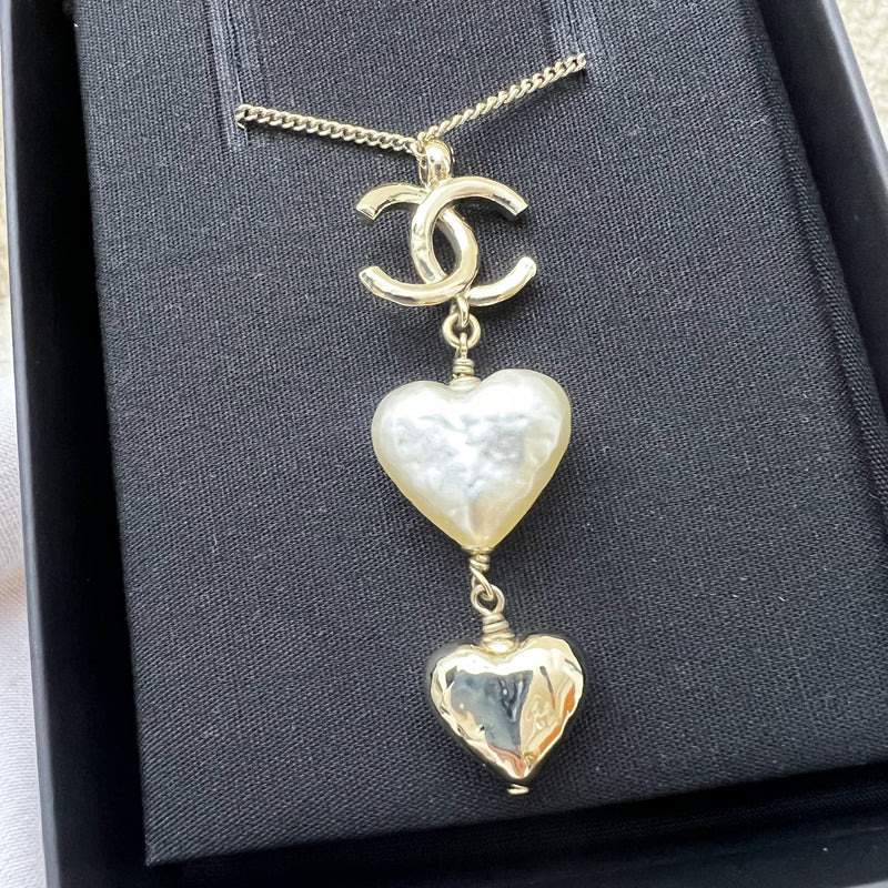 Chanel 22C CC Logo and Heart Pearl Necklace in LGHW