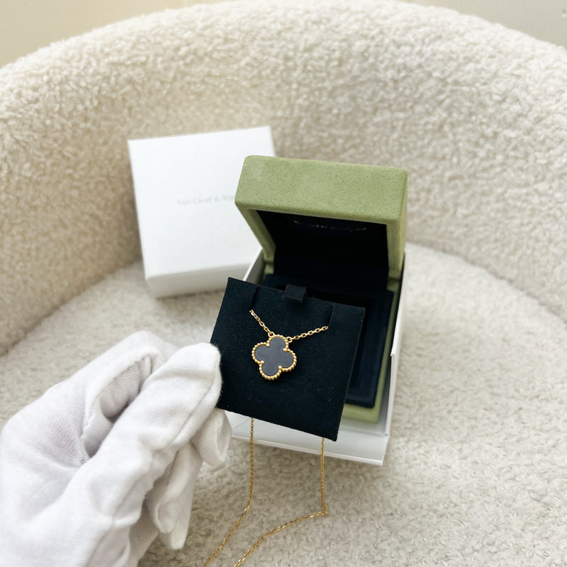 Van Cleef & Arpels VCA Vintage Alhambra Onyx Pendant Necklace in 18K Yellow Gold Gold