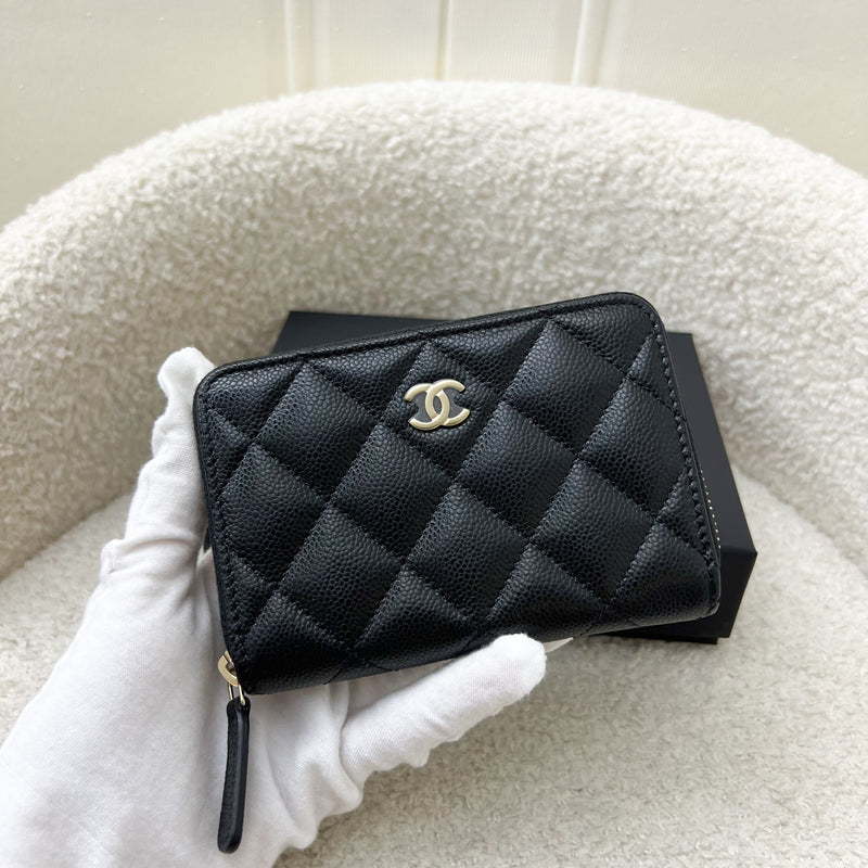 Chanel 25C New Zipped Small Wallet / Card Holder in Black Caviar and LGHW (Model: AP3686)