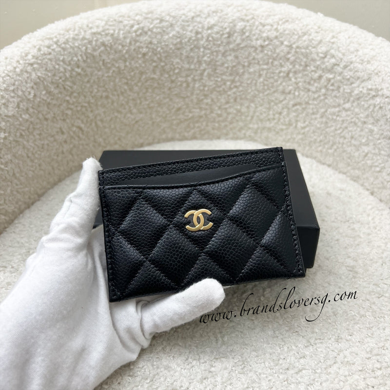 Chanel Classic Flat Card Holder in Black Caviar LGHW