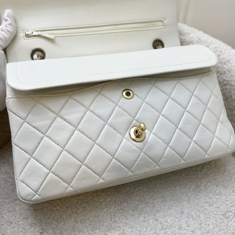 Chanel Vintage Medium Classic Flap CF in White Lambskin and 24K Plated GHW