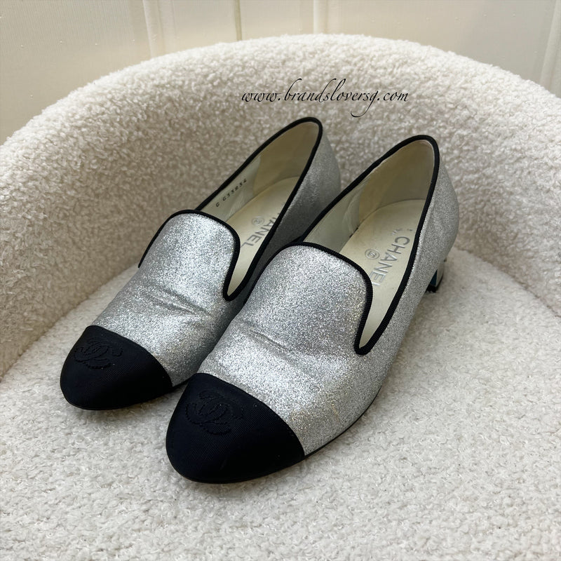 Chanel Heels in Silver Glitter Leather / Black Gosgrain Size 38