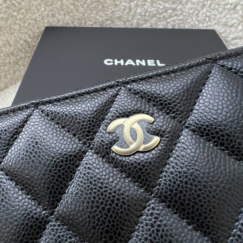 Chanel 25C New Zipped Small Wallet / Card Holder in Black Caviar and LGHW (Model: AP3686)