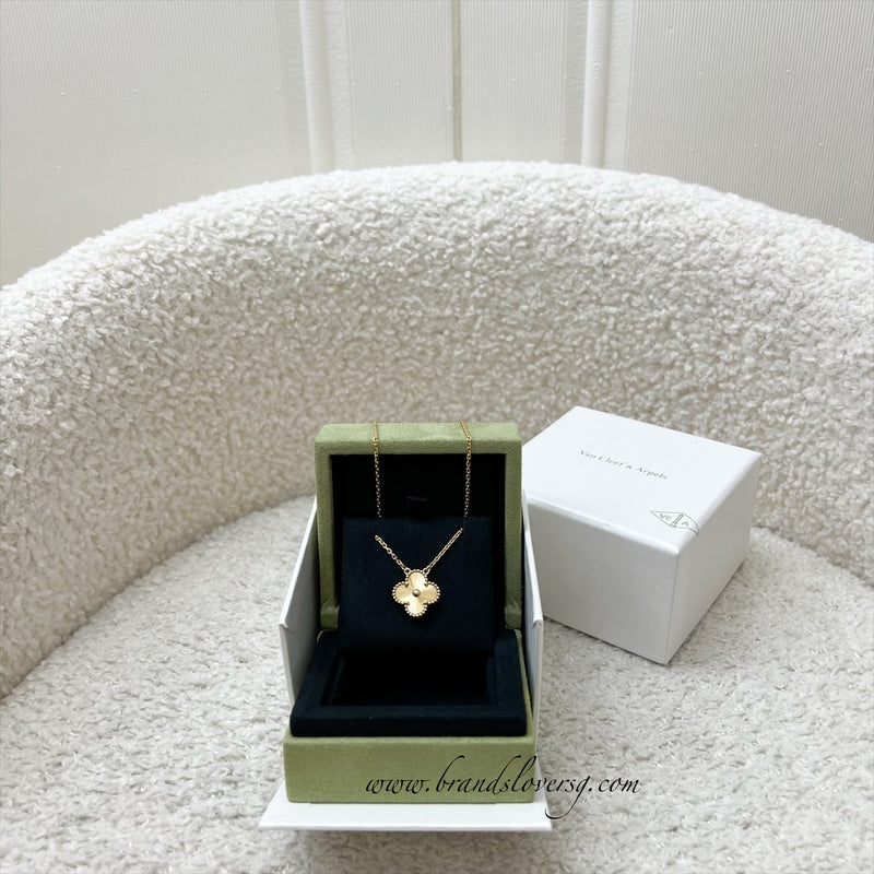 Van Cleef & Arpels VCA Vintage Alhambra Guilloché Pendant Necklace in 18K Yellow Gold (Ref: VCARP4KL00)