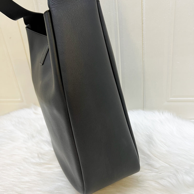 Saint Laurent YSL Large Le 5 À 7 Supple Hobo Bag in Black Grained Leather and GHW