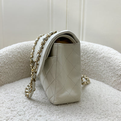 Chanel Vintage Medium Classic Flap CF in White Lambskin and 24K Plated GHW