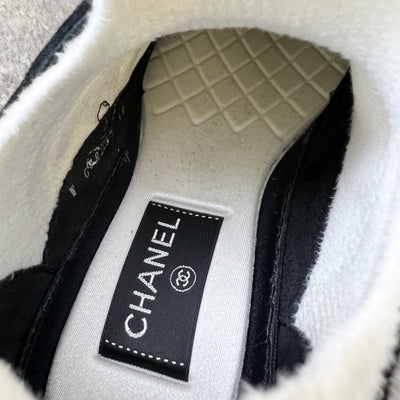 Chanel 21A Sneakers / Trainers in Black Suede and White Fabric Size 38