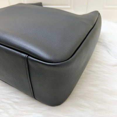 Saint Laurent YSL Large Le 5 À 7 Supple Hobo Bag in Black Grained Leather and GHW