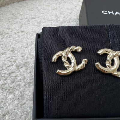 Chanel 25C CC Logo Earrings in LGHW (Model: ABE953)