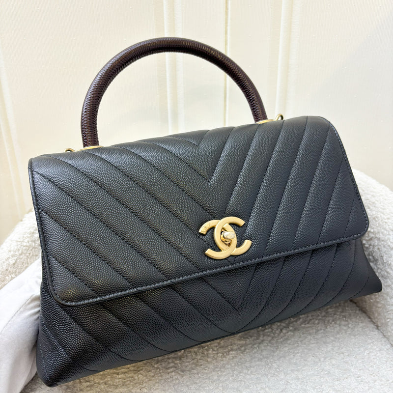 Chanel Medium 29cm Coco Handle Flap with Burgundy Lizard-Embossed Calfskin Handle in Chevron Quilted Black Caviar and GHW