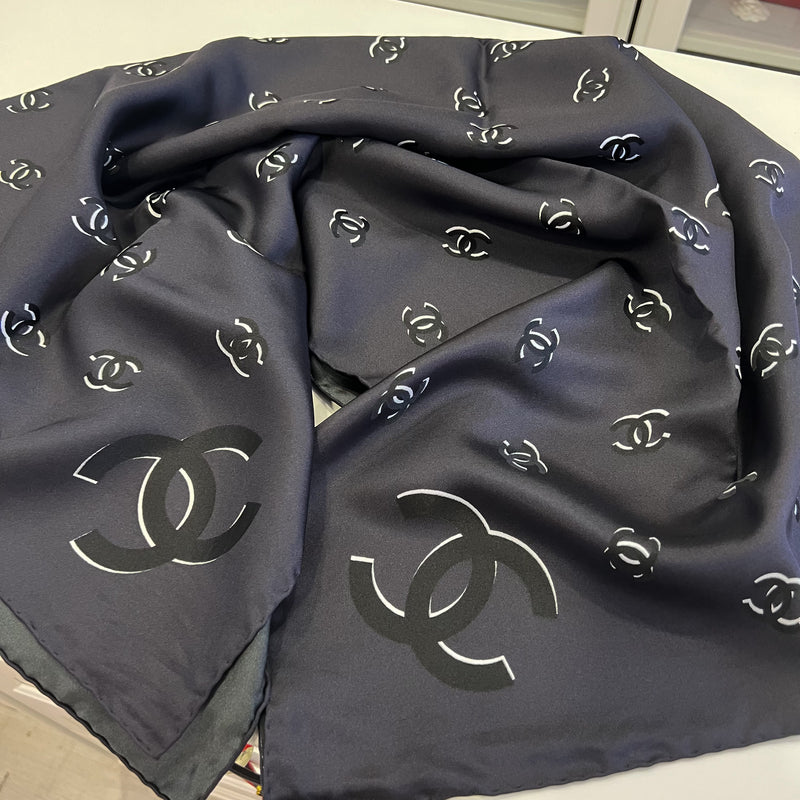 Chanel CC Logos Scarf in Black and White Silk