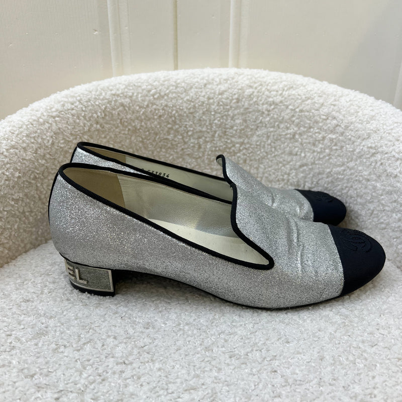 Chanel Heels in Silver Glitter Leather / Black Gosgrain Size 38