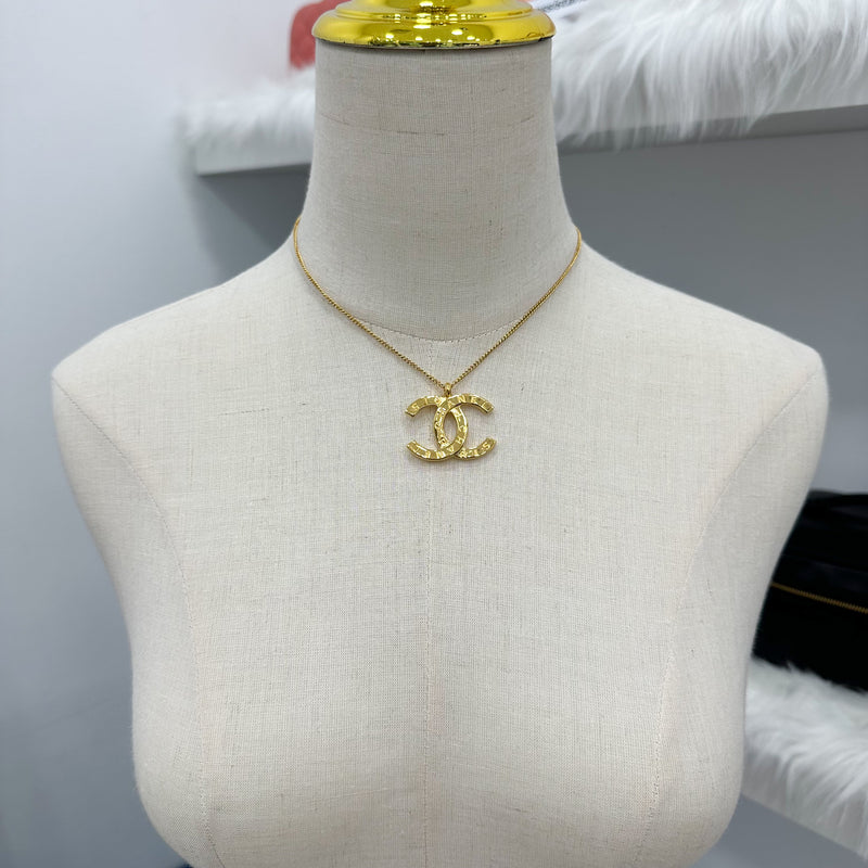 Chanel 20A Paris Button CC Logo Pendant Necklace in GHW