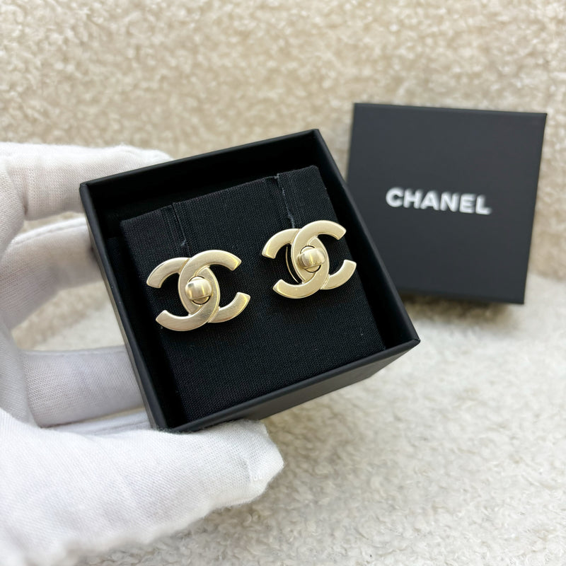 Chanel 18C CC Double Changeable Classic Logo Earrings in LGHW and Rainbow HW