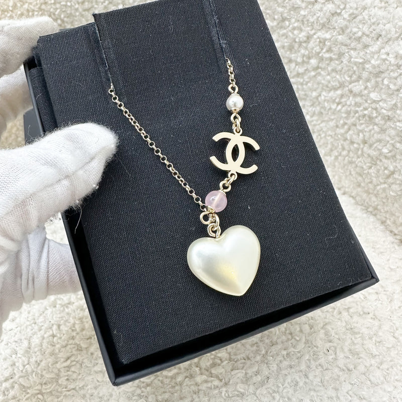 Chanel 21B Chanel Heart Necklace in GHW