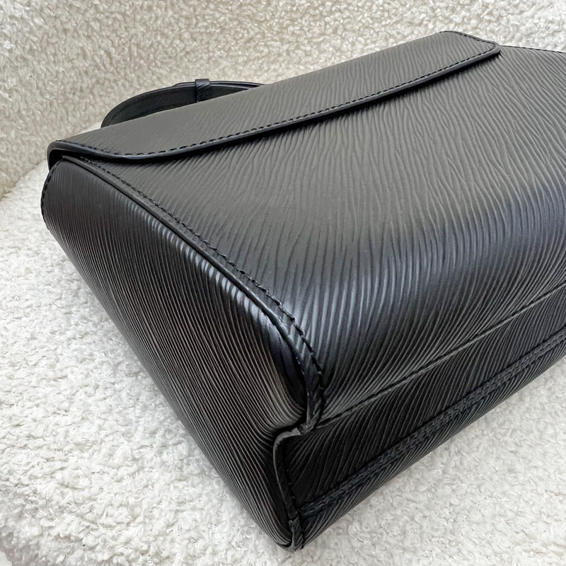 LV Twist MM Shoulder Bag in Black Epi Leather and GHW