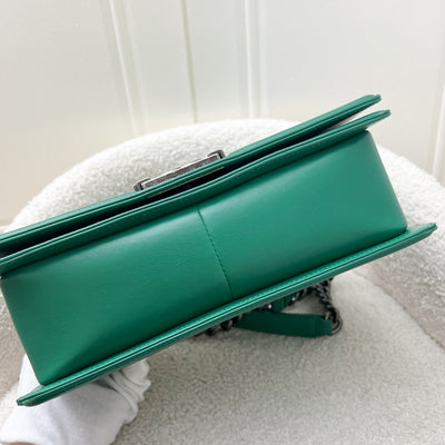 Chanel Medium 25cm Boy Flap in Green Lambskin and RGHW