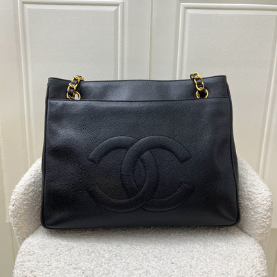 Chanel Vintage Shoulder Bag in Black Caviar and 24K GHW