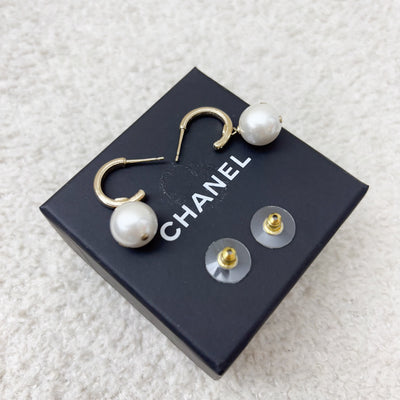 Chanel 22S Pearl with Crystals Studded CC Logo Earrings in LGHW