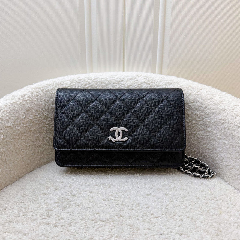 [BN - Sep 2025] Chanel 25B Shooting Star Logo Wallet on Chain WOC in Black Caviar and SHW (Model: AP3723)