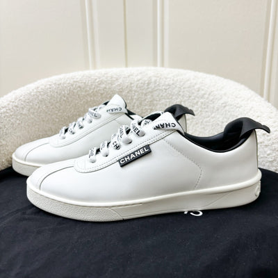 Chanel Sneakers in White Calf Leather in Size 36