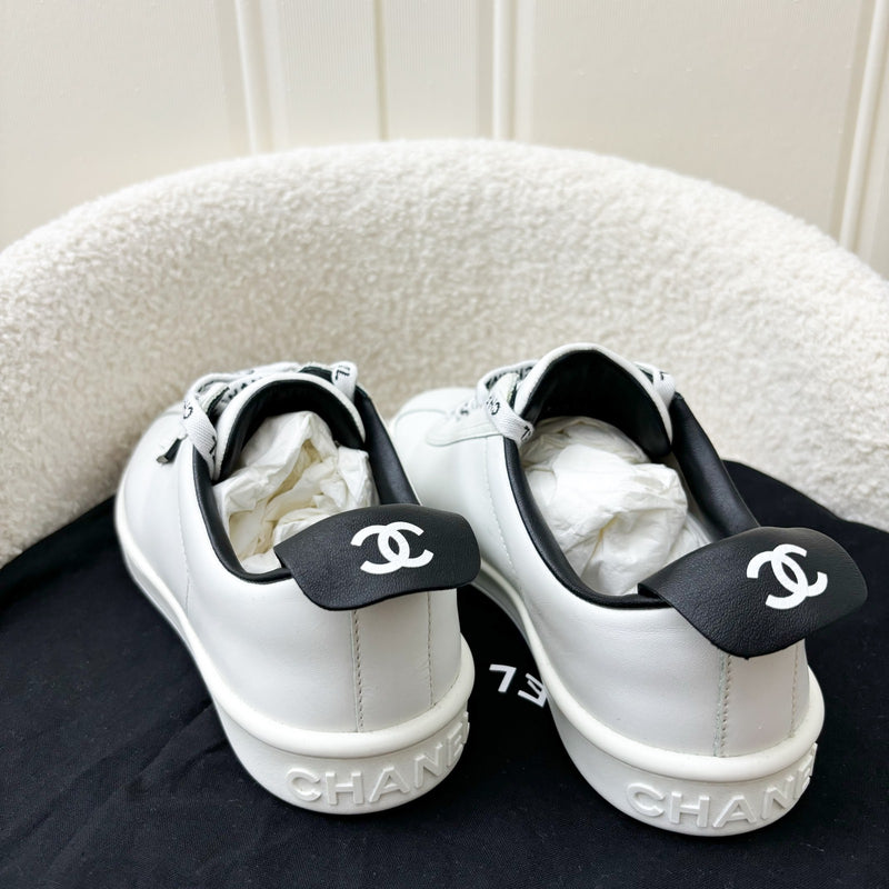 Chanel Sneakers in White Calf Leather in Size 36