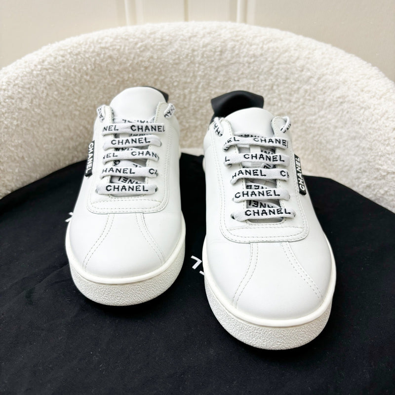 Chanel Sneakers in White Calf Leather in Size 36