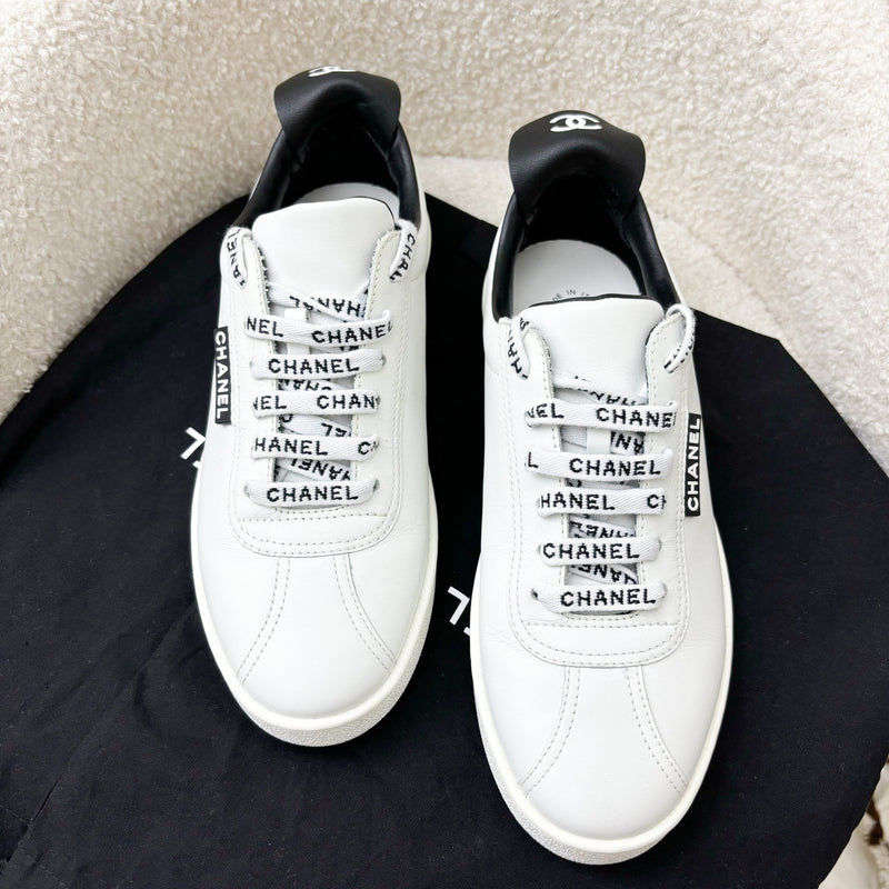 Chanel Sneakers in White Calf Leather in Size 36