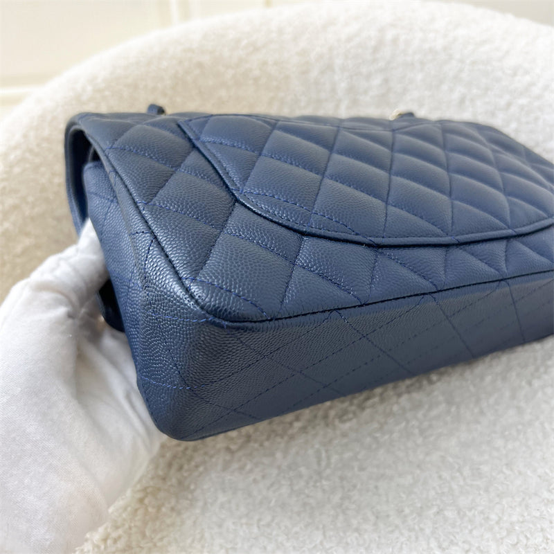 Chanel Small Classic Flap CF in Dark Blue Caviar GHW