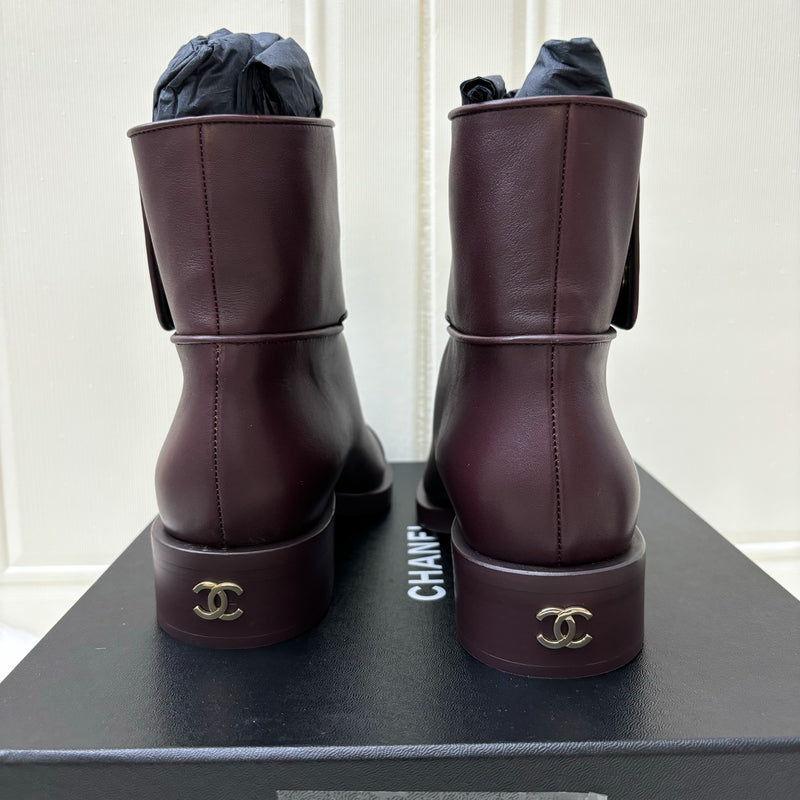 Chanel Ankle Boots in Burgundy Calf Leather and Black Tip Sz 38