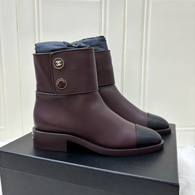 Chanel Ankle Boots in Burgundy Calf Leather and Black Tip Sz 38