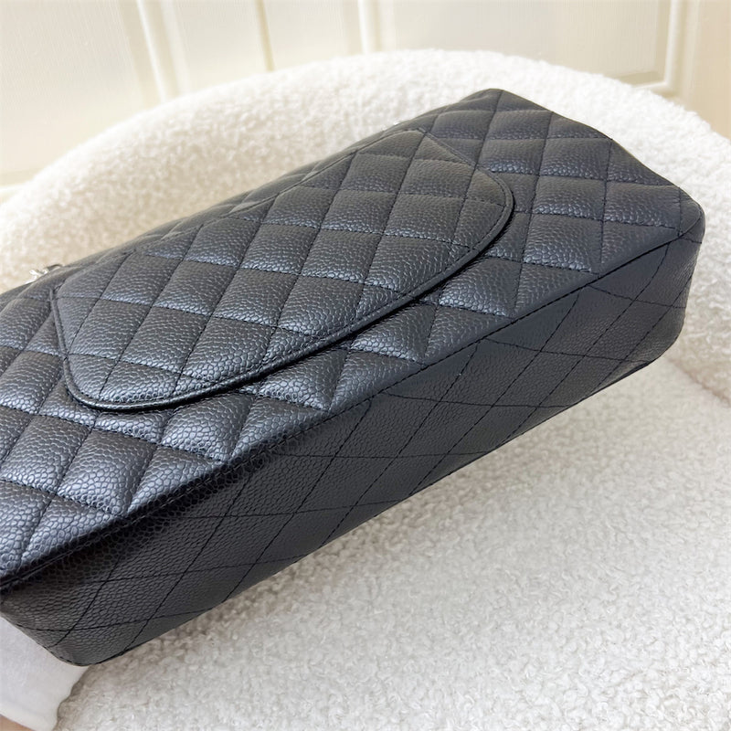 Chanel Classic Medium Classic Flap CF in Black Caviar SHW