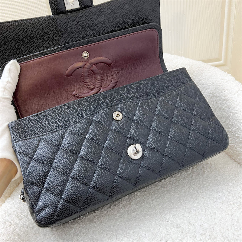 Chanel Classic Medium Classic Flap CF in Black Caviar SHW