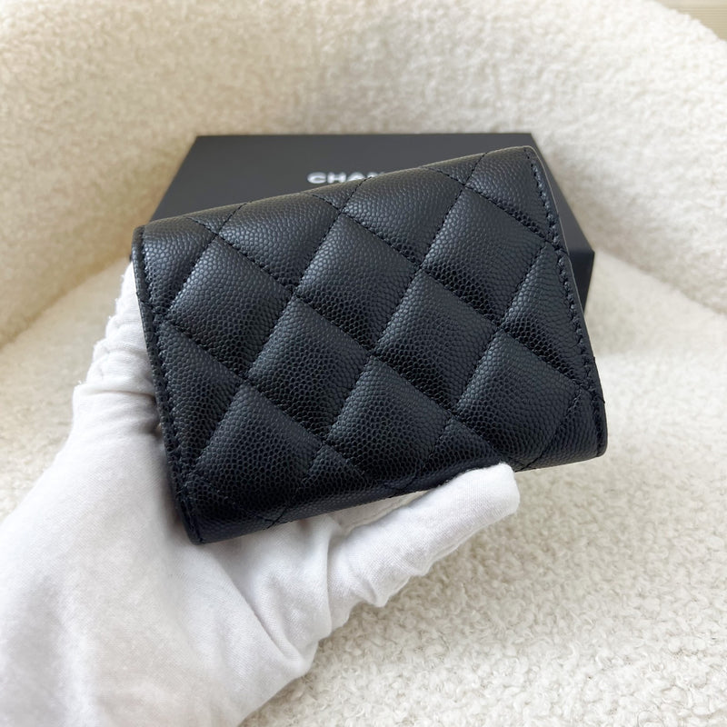 Chanel 23P XL Snap Card Holder in Black Caviar LGHW
