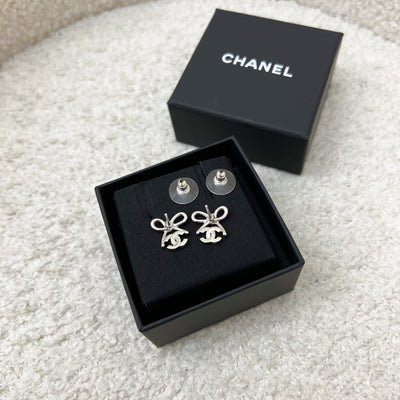 Chanel 25K Bow and Logo Earrings in SHW (Model: ABG601)