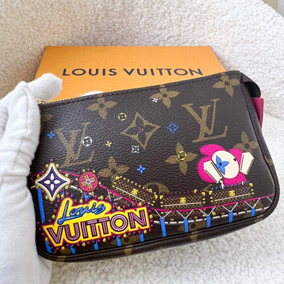 LV Mini Pochette Christmas Animation 2020 - Vivienne on a Roller Coaster